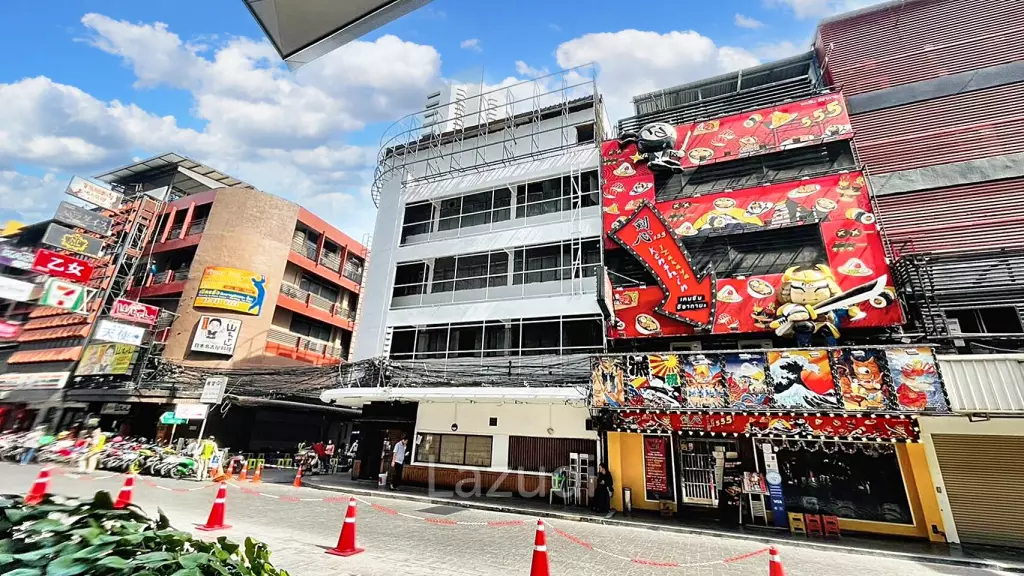 Prime 5-Story Commercial Building with Elevator near BTS Sala Daeng, Ideal for Restaurants, Bars, Clinics