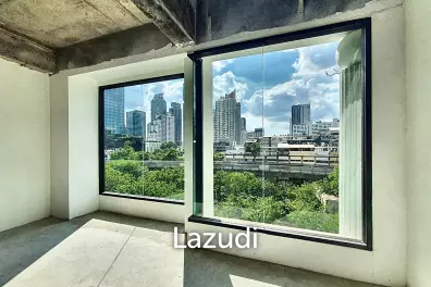 Retail area For rent at Chong Nonsi, Silom area