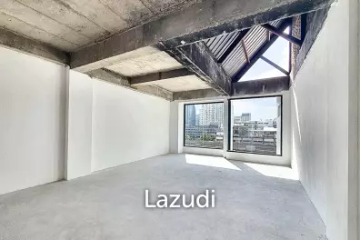 Retail area For rent at Chong Nonsi, Silom area