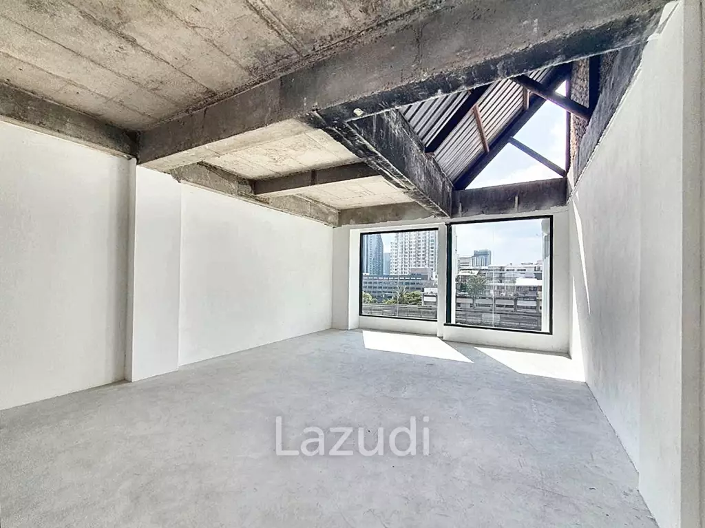 Retail area For rent at Chong Nonsi, Silom area