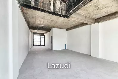 Retail area For rent at Chong Nonsi, Silom area