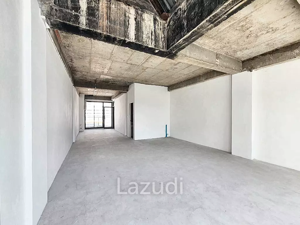 Retail area For rent at Chong Nonsi, Silom area