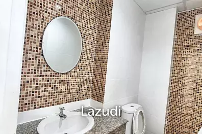 Retail area For rent at Chong Nonsi, Silom area