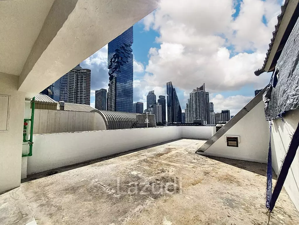 Retail area For rent at Chong Nonsi, Silom area