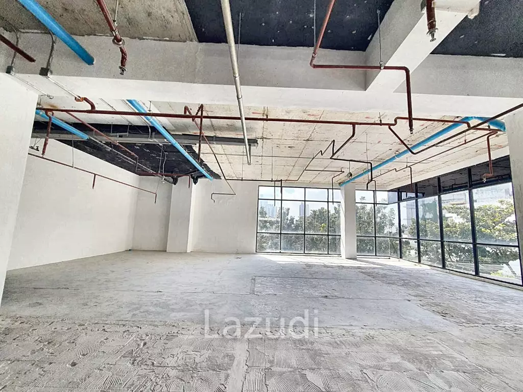 180 SQ.M Retail Spaces In Vanilla Moon Sathorn