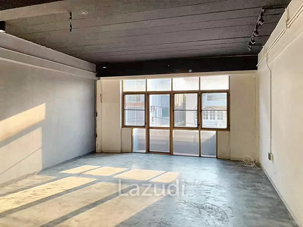 Home office for sale in Huaykwang