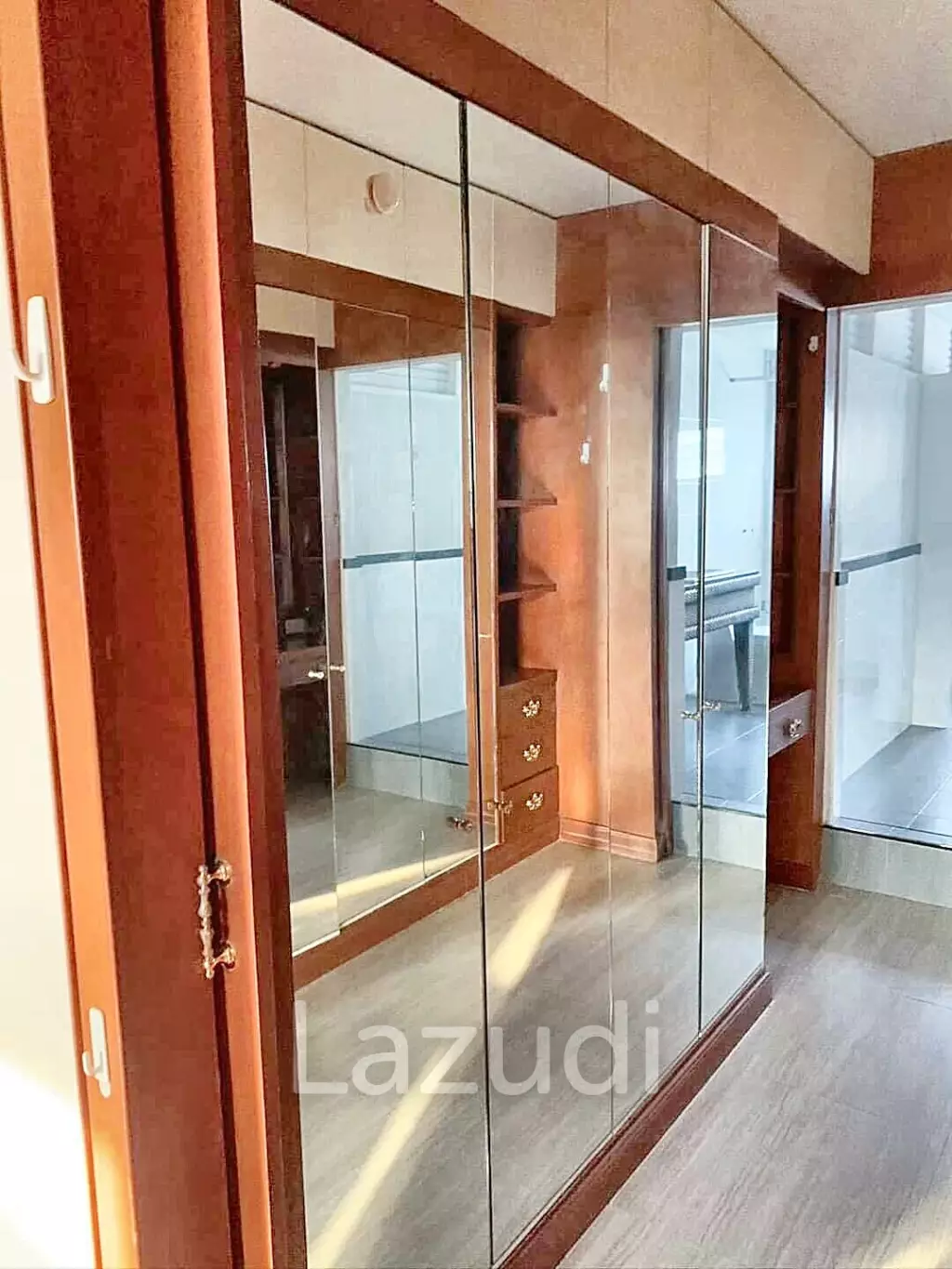 Home office for sale in Huaykwang