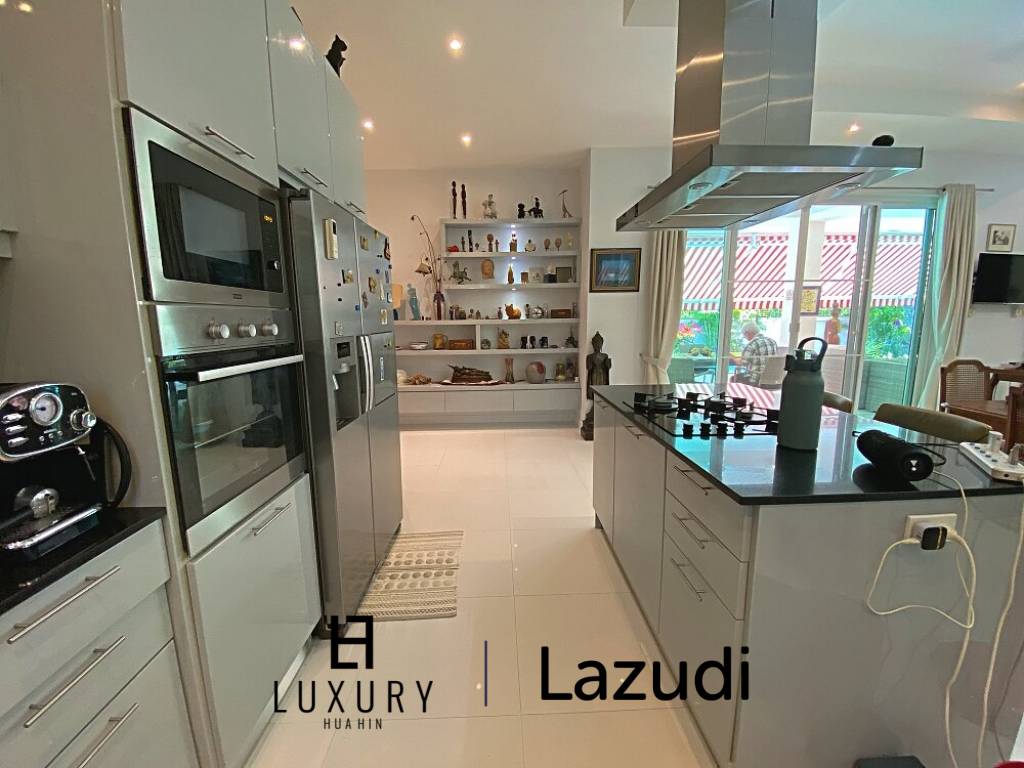 Modern 3 Bed 2 Bath Private Pool Villa For Sale in Woodlands Residence