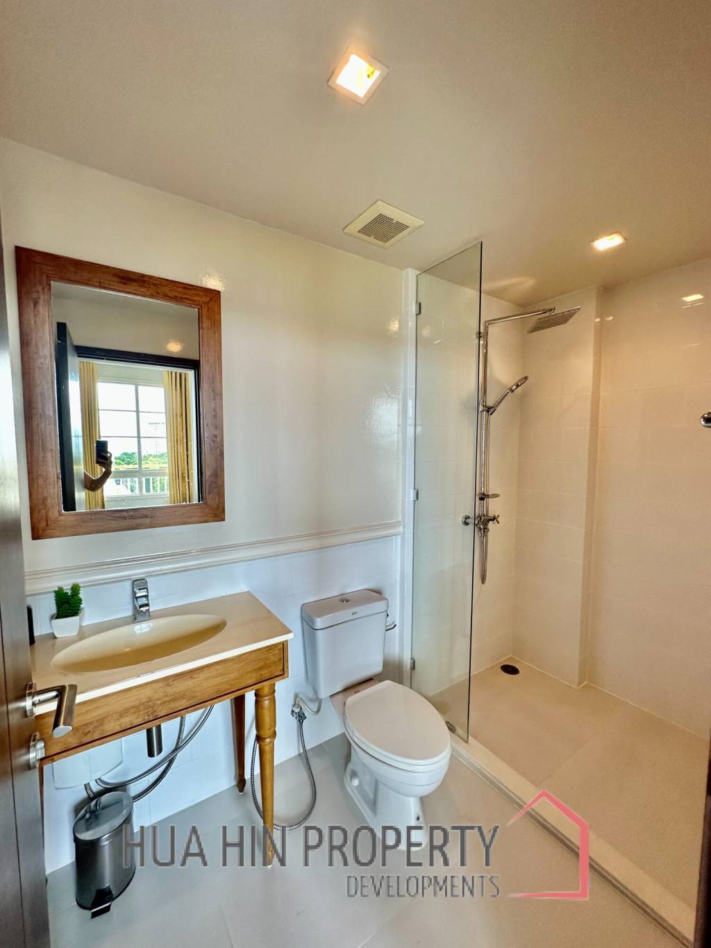 Autumn Condo: 1 Bed Sea View + Mountains View