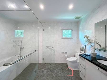 Black Mountain : 3 Bed 3 Bath Pool Villa