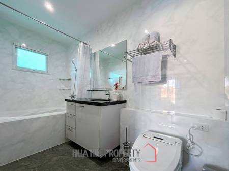 Black Mountain : 3 Bed 3 Bath Pool Villa