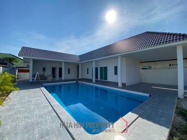 Soi 102: Pool villa with 4 bedrooms