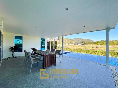 Black Mountain: 3 Schlafzimmer 3 Badezimmer Pool Villa