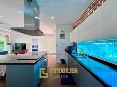 Black Mountain: 3 Schlafzimmer 3 Badezimmer Pool Villa