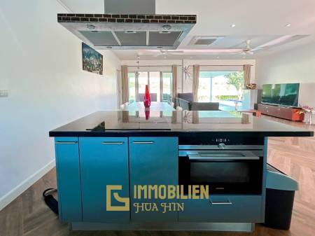 Black Mountain: 3 Schlafzimmer 3 Badezimmer Pool Villa