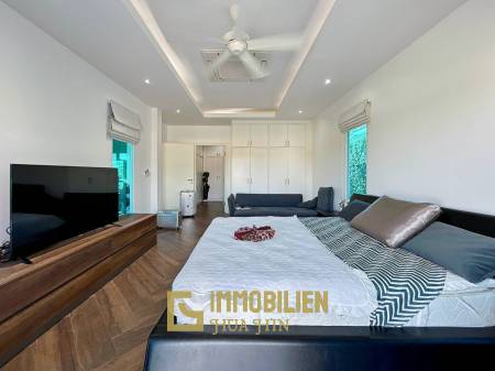 Black Mountain: 3 Schlafzimmer 3 Badezimmer Pool Villa