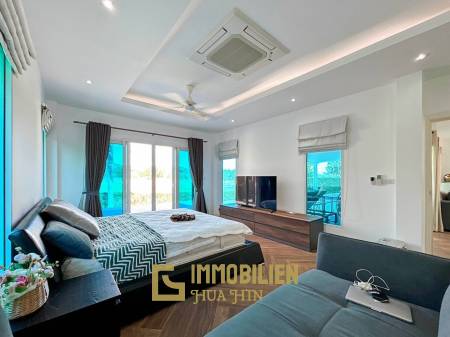 Black Mountain: 3 Schlafzimmer 3 Badezimmer Pool Villa