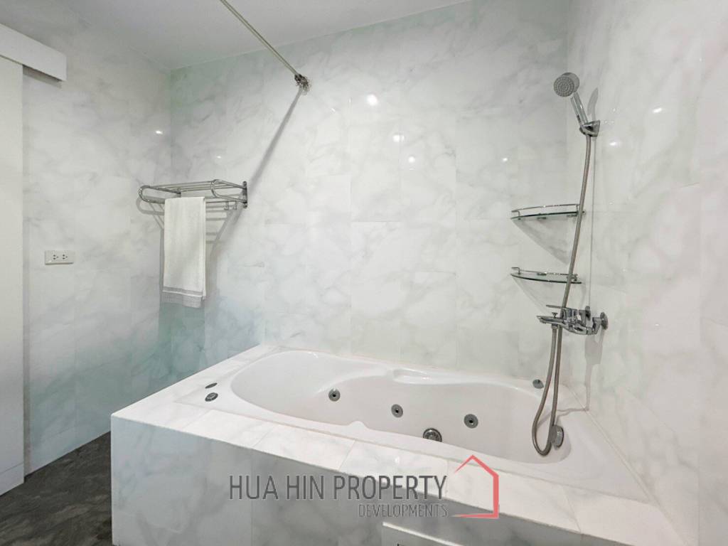 Black Mountain : 3 Bed 3 Bath Pool Villa