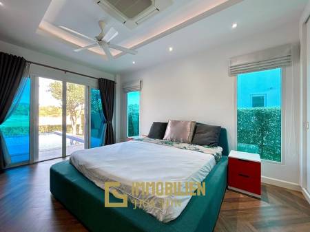 Black Mountain: 3 Schlafzimmer 3 Badezimmer Pool Villa
