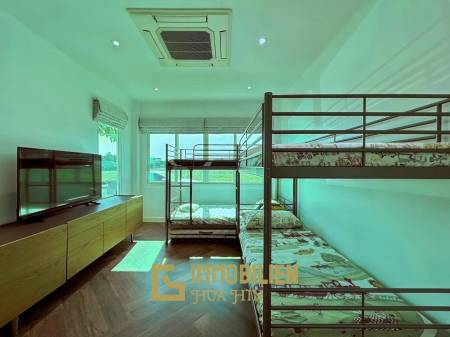 Black Mountain: 3 Schlafzimmer 3 Badezimmer Pool Villa