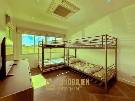 Black Mountain: 3 Schlafzimmer 3 Badezimmer Pool Villa