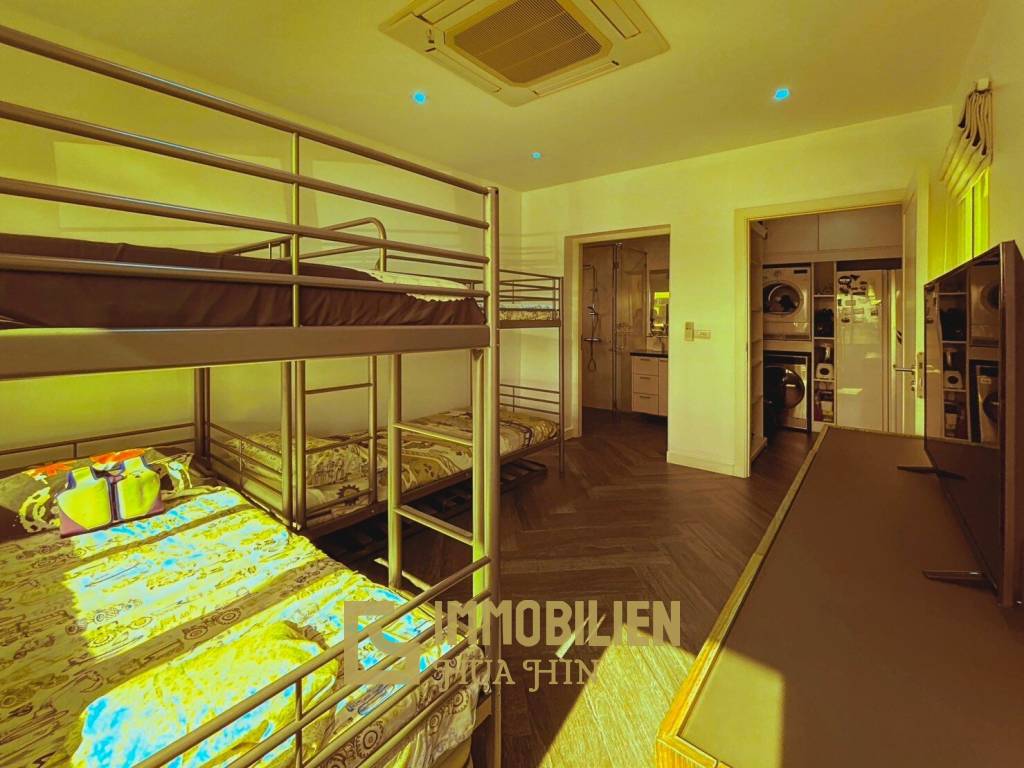 Black Mountain: 3 Schlafzimmer 3 Badezimmer Pool Villa