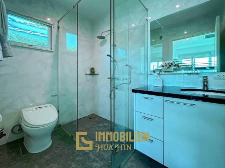 Black Mountain: 3 Schlafzimmer 3 Badezimmer Pool Villa