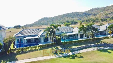 Black Mountain: 3 Schlafzimmer 3 Badezimmer Pool Villa