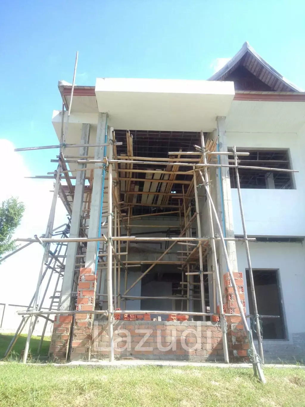 50% REDUCED - 483m2 - 60% complete Thai estate in Mae Taeng