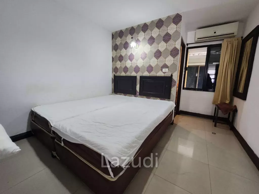 TAKE OVER BUSINESS: 54 Key hotel in Busy Khaosan Area