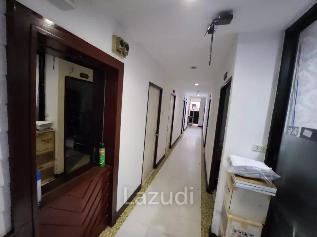 TAKE OVER BUSINESS: 54 Key hotel in Busy Khaosan Area