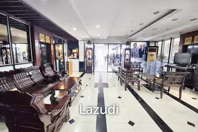 TAKE OVER BUSINESS: 54 Key hotel in Busy Khaosan Area