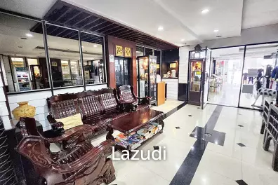 TAKE OVER BUSINESS: 54 Key hotel in Busy Khaosan Area