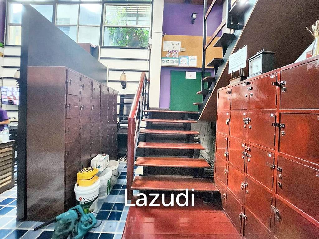 TAKE OVER BUSINESS: 54 Key hotel in Busy Khaosan Area