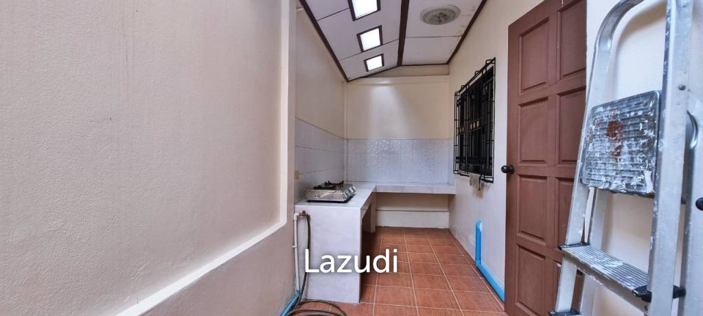 2 Beds 3 Baths 180 SQ.M. Royal Green Park