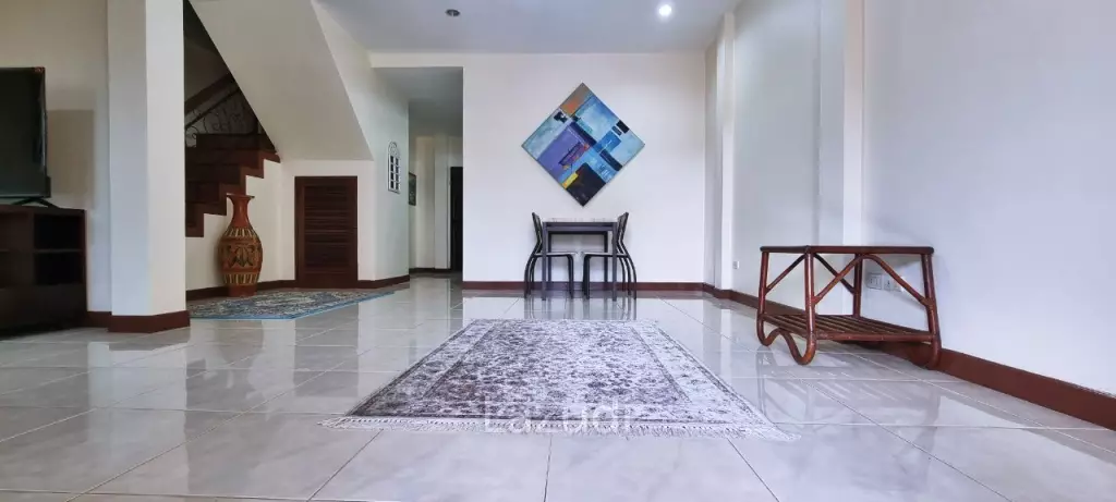 2 Beds 3 Baths 180 SQ.M. Royal Green Park