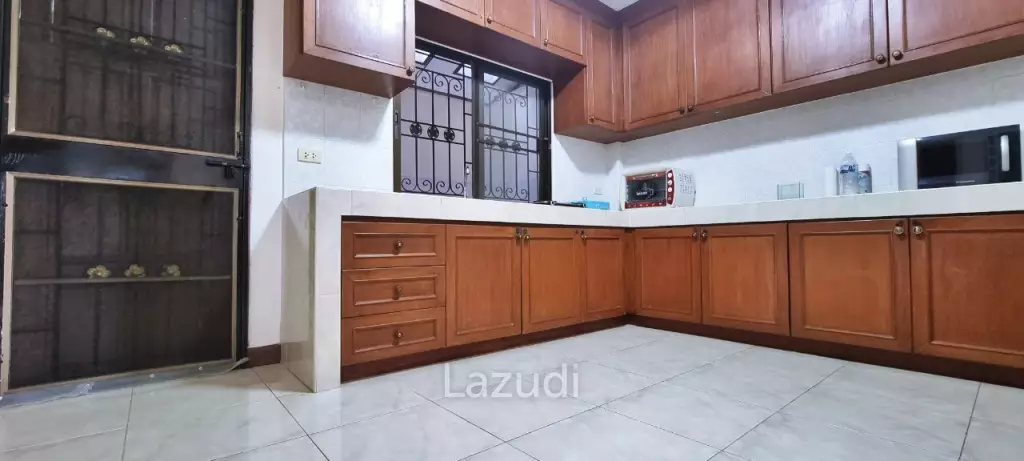 2 Beds 3 Baths 180 SQ.M. Royal Green Park