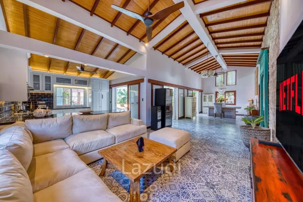 6 Bed Villa with Large Garden and Pool - Padonan