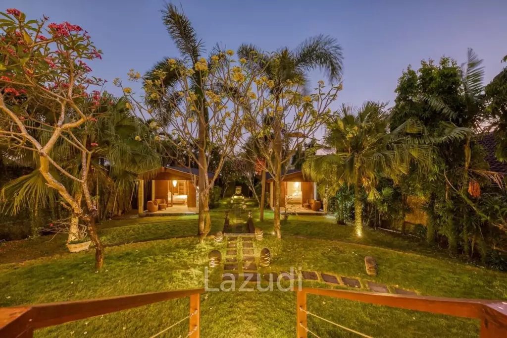 6 Bed Villa with Large Garden and Pool - Padonan