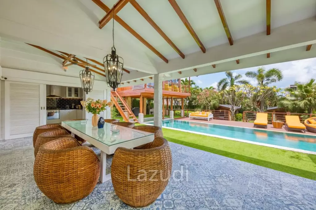 6 Bed Villa with Large Garden and Pool - Padonan