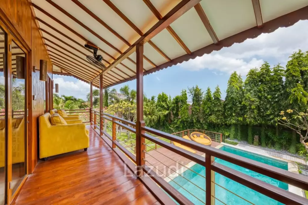 6 Bed Villa with Large Garden and Pool - Padonan