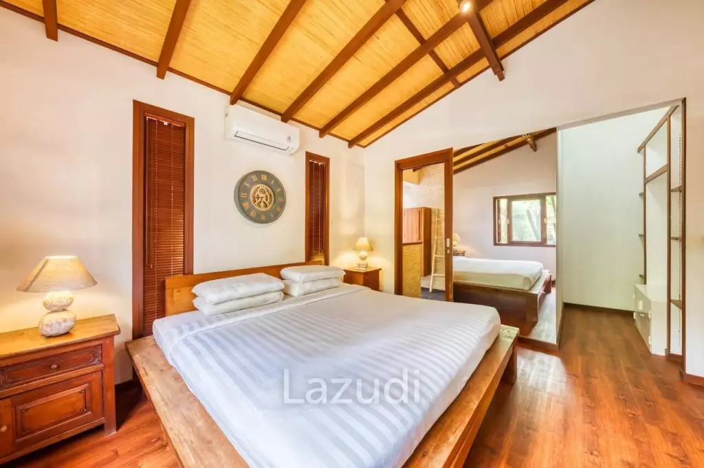 6 Bed Villa with Large Garden and Pool - Padonan