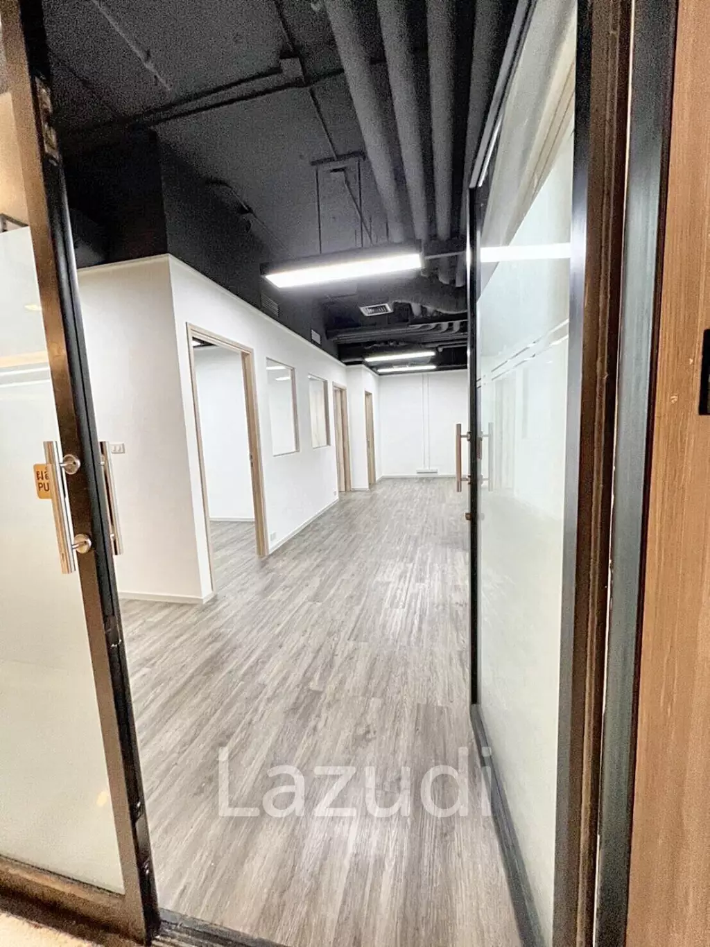 Office for rent Charn Issara Tower 2