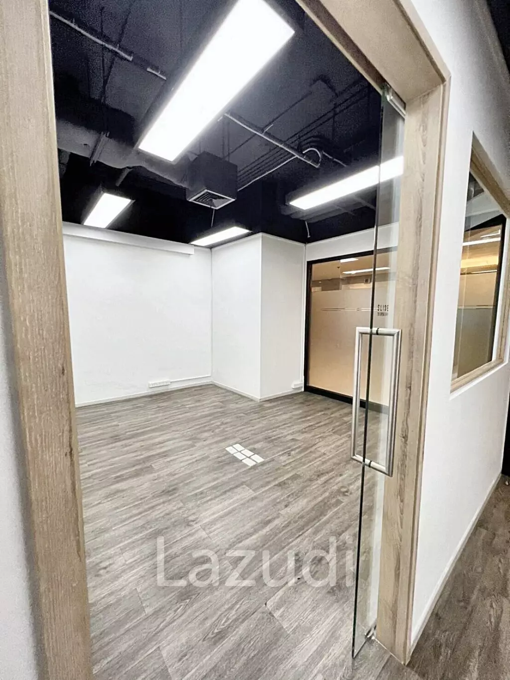 Office for rent Charn Issara Tower 2