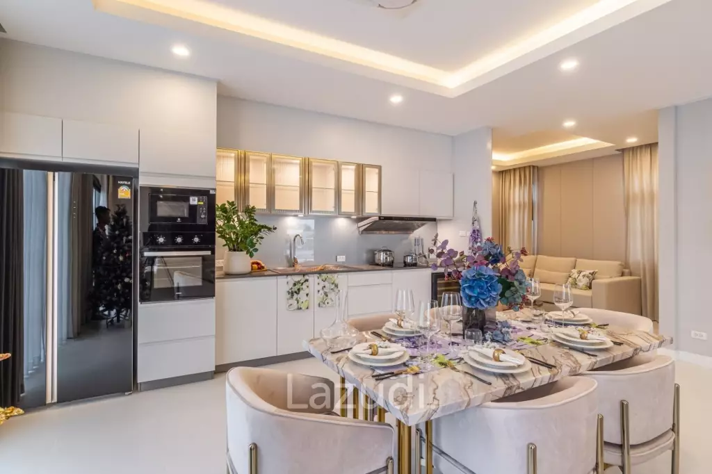 4 Beds 4 Baths 305 SQ.M Rungsii Village