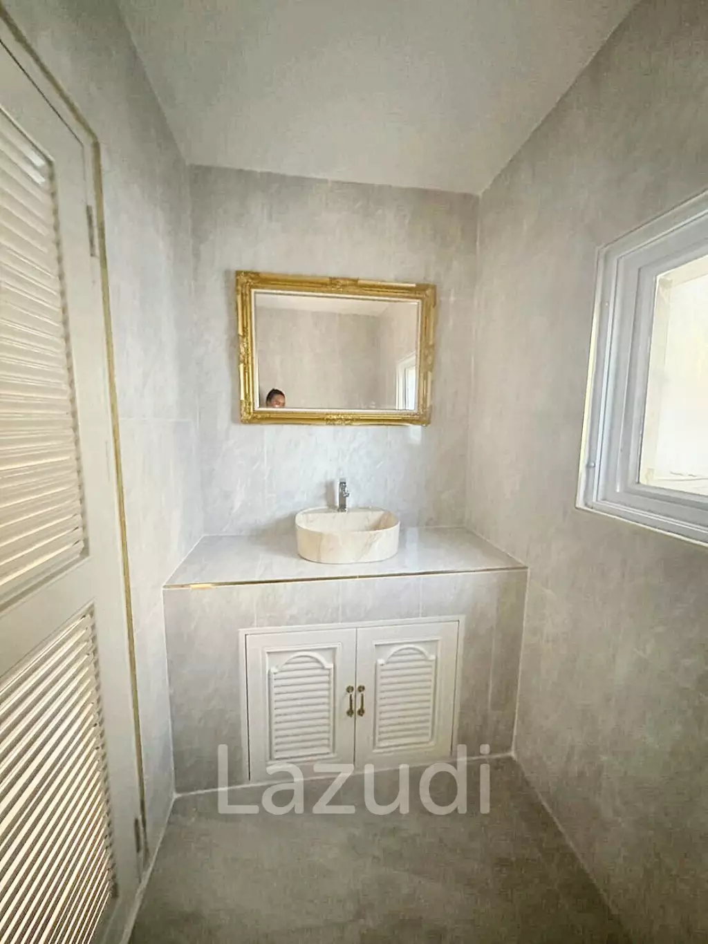 4 Bed 4 Bath 218 SQ.M Supalai Place Sukhumvit 39