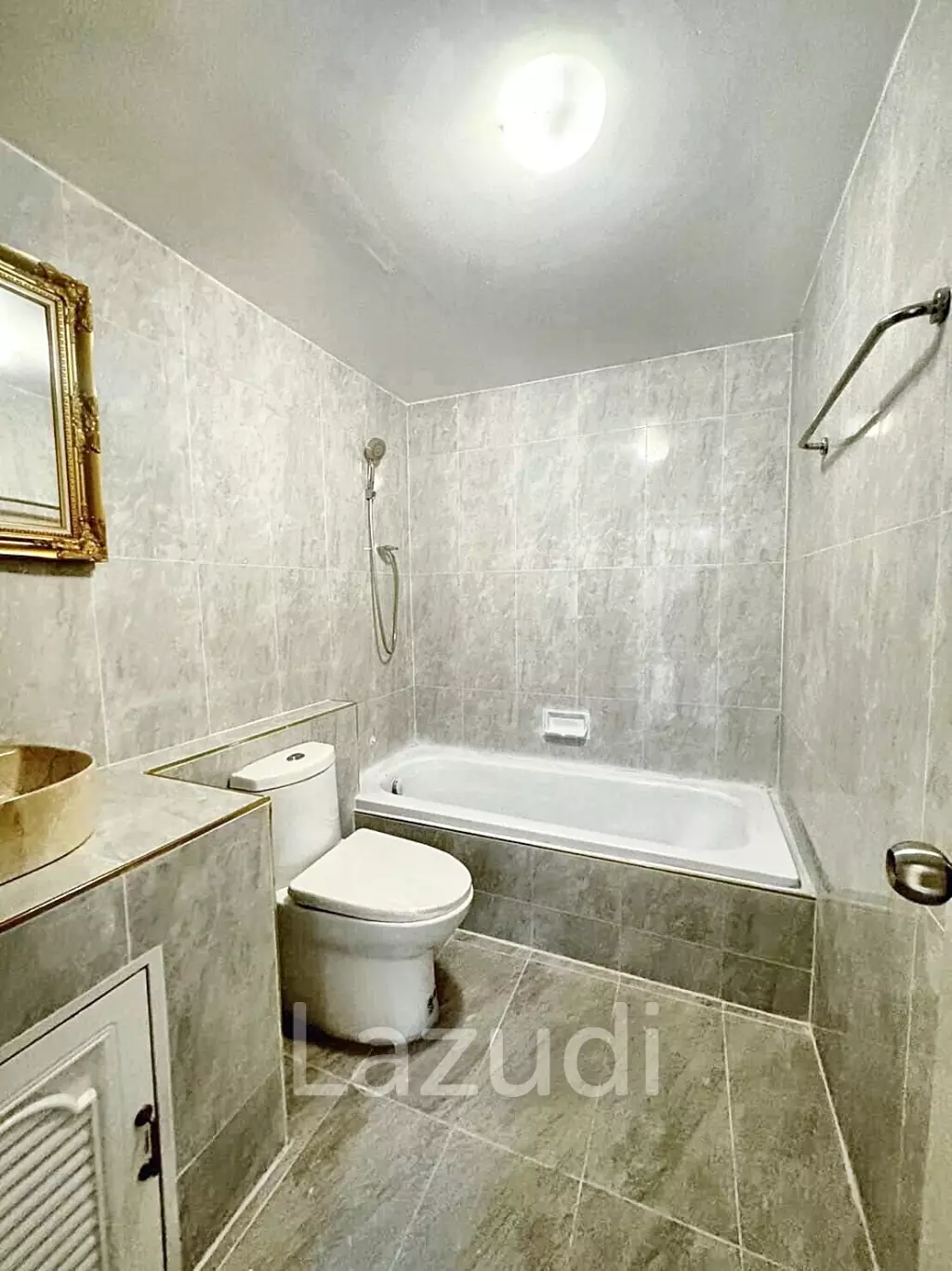 4 Bed 4 Bath 218 SQ.M Supalai Place Sukhumvit 39