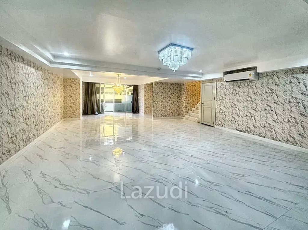 4 Bed 4 Bath 218 SQ.M Supalai Place Sukhumvit 39