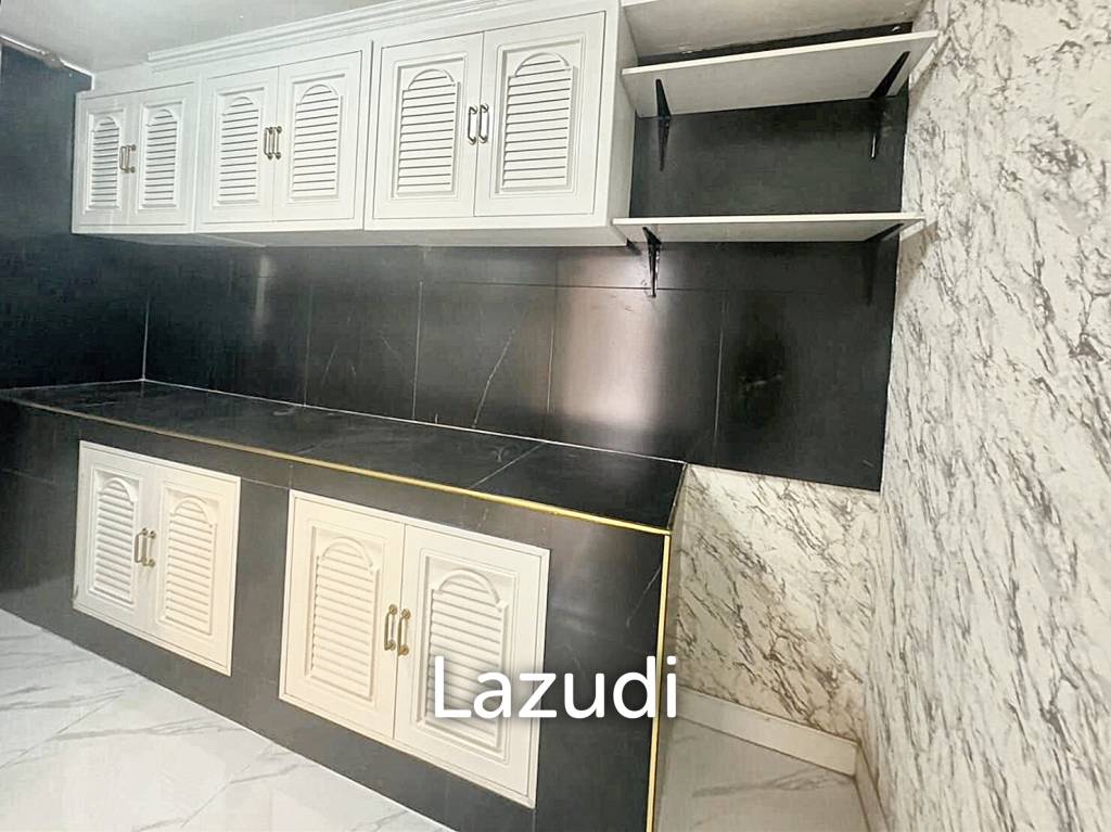 4 Bed 4 Bath 218 SQ.M Supalai Place Sukhumvit 39