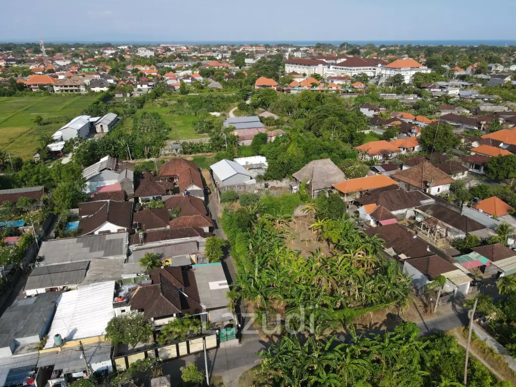 Balinese Villa Steps Away from Facilities
